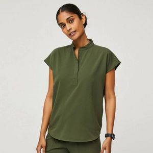 Figs Rafaela scrub top in Dark Olive